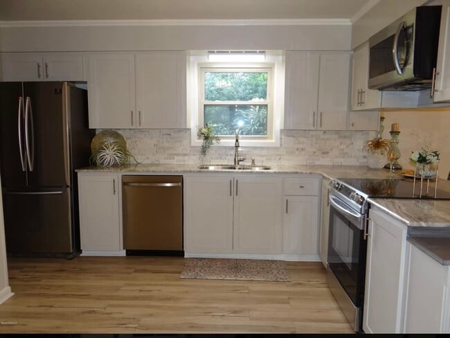 Building Photo - 107 Essex St