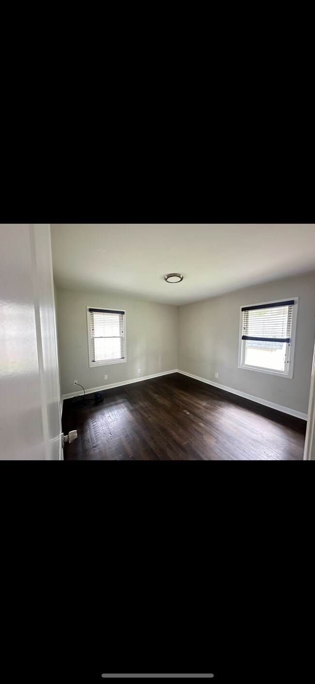 Room B - 1865 Winthrop Dr SE