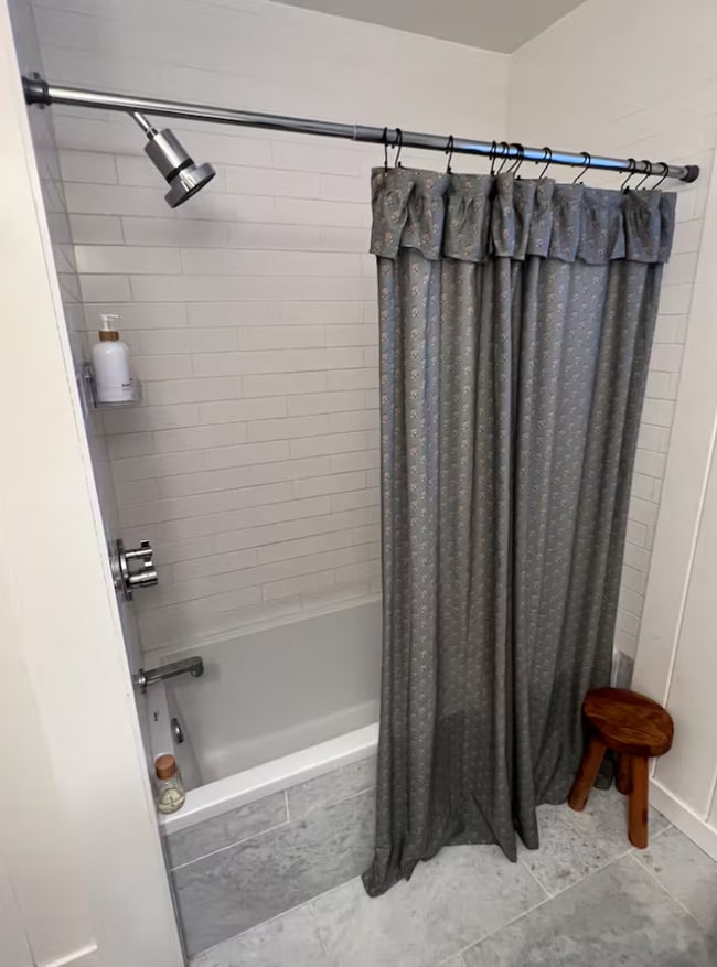 Building Photo - 902 Harold Ln