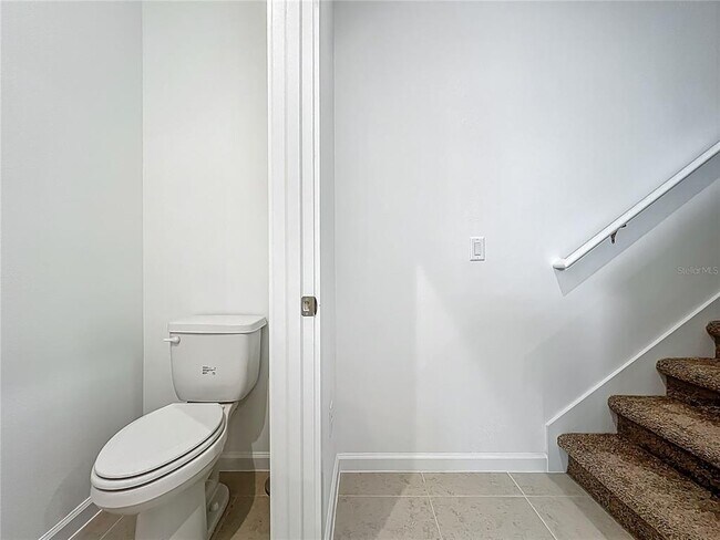 Building Photo - 9824 Walkway Dr