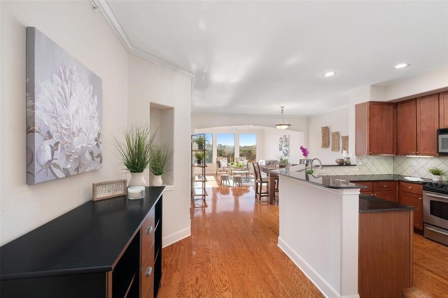 Building Photo - 500 Waters Edge Dr