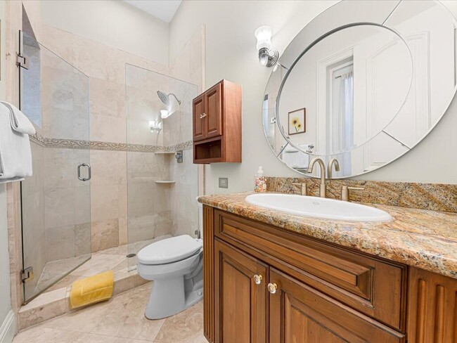 Building Photo - 3030 NE 45th St