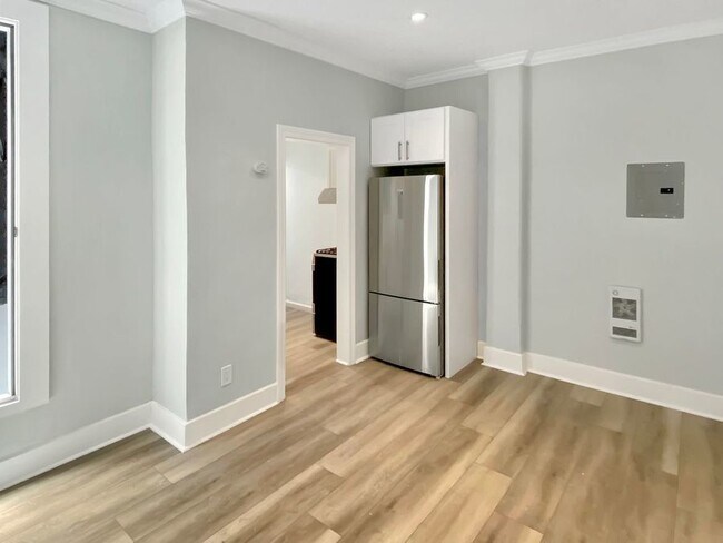 Building Photo - 518 7th St