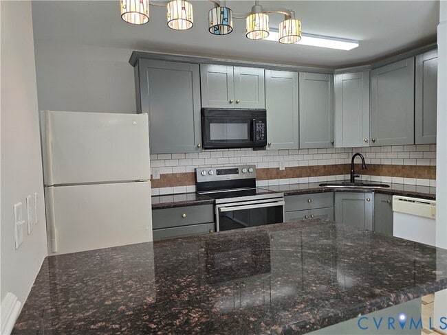 Building Photo - 757 Pleasant St