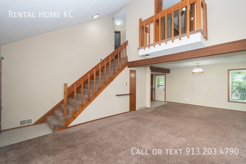 Building Photo - 735 S Avalon Cir