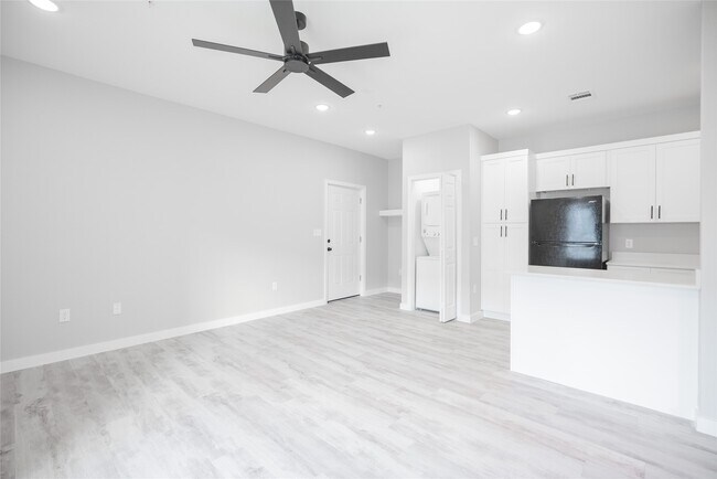 Building Photo - 2101 Reinke Rd