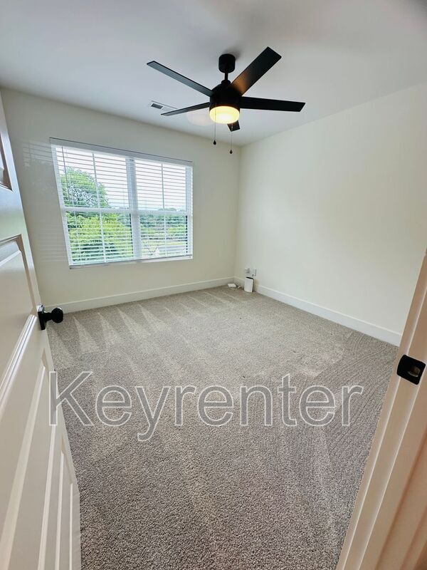Building Photo - 1406 Lantana Ln NW