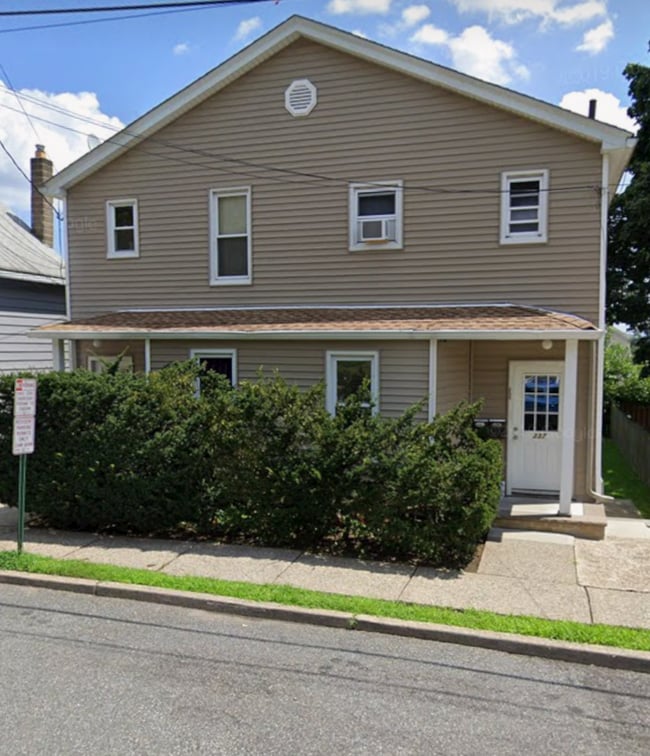 Building Photo - 339 6th St