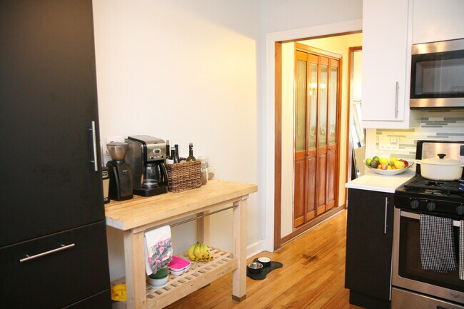 Building Photo - 2706 N Richmond St