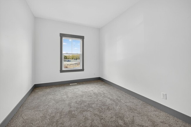 Building Photo - MUST SEE TOWNHOMES IN AMMON RIGHT OFF BEAC...