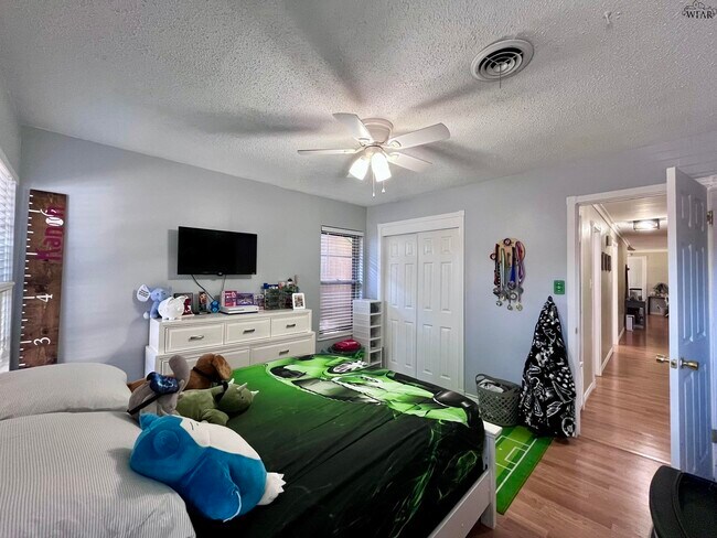 Building Photo - 4722 Florist St