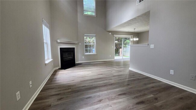Building Photo - 281 Silver Ridge Dr