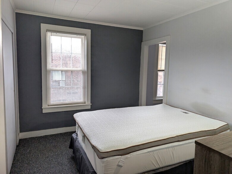 Building Photo - 5486 Broadway