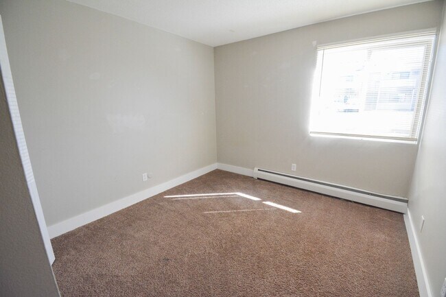 Building Photo - Main floor condo with great patio & many updates!