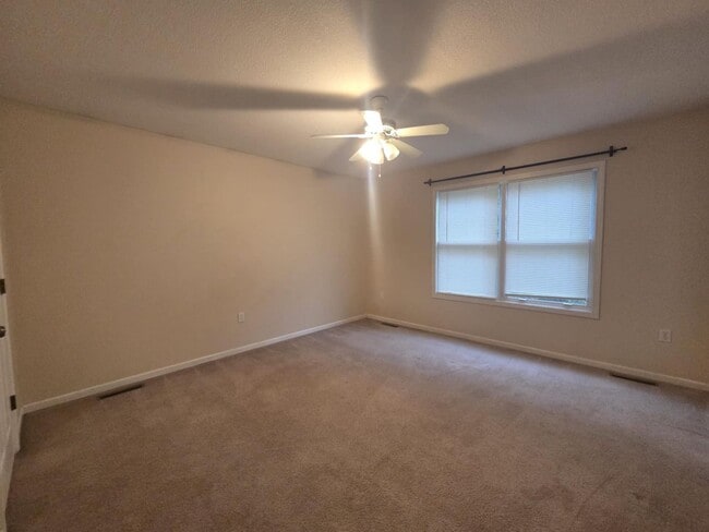 Building Photo - 601 Tall Grass Dr