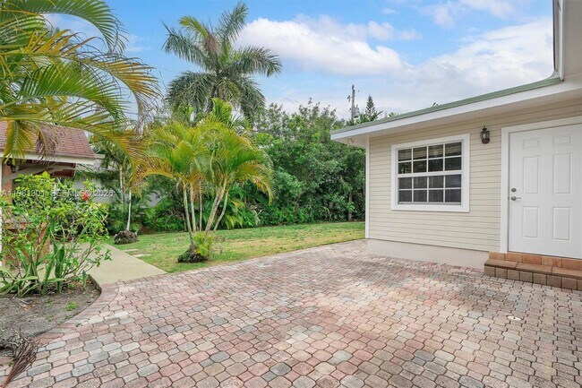 Building Photo - 300 187th St