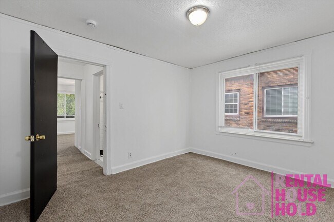 Building Photo - 13951 St Marys St