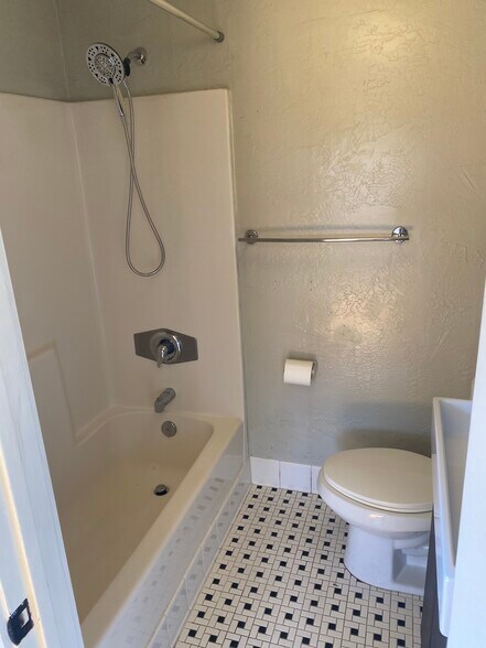 Building Photo - 2103 Island Ave