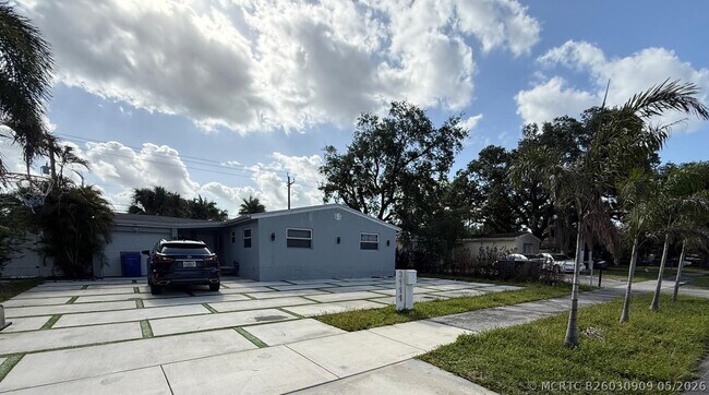 Building Photo - 3111 N 66th Ave