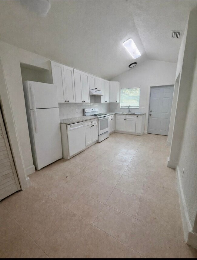 Building Photo - 7796 Loomis St