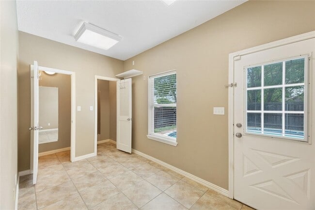 Building Photo - 776 Monticello Cir