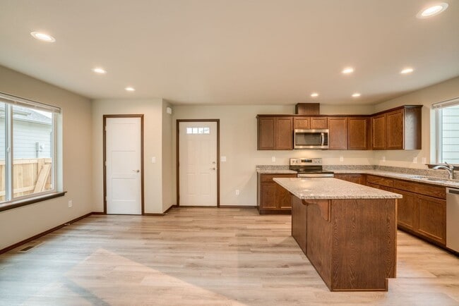 Building Photo - Fantastic 3-Bed, 2.5 Bath with 2-car garage!