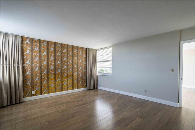 Building Photo - 9500 W Bay Harbor Dr