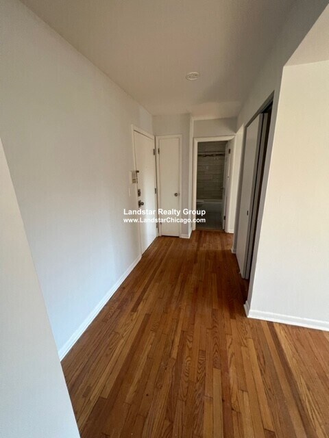 Building Photo - 1523 W Jarvis Ave