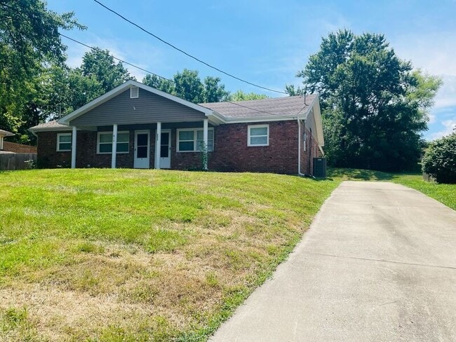 Building Photo - 802 W Main St