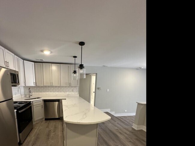 Primary Photo - 2 bedroom in Chicago IL 60610