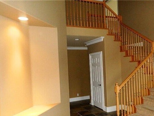 Building Photo - BEAUTIFUL MOUNTAIN VIEW 4BED/3BATH PLUS DE...