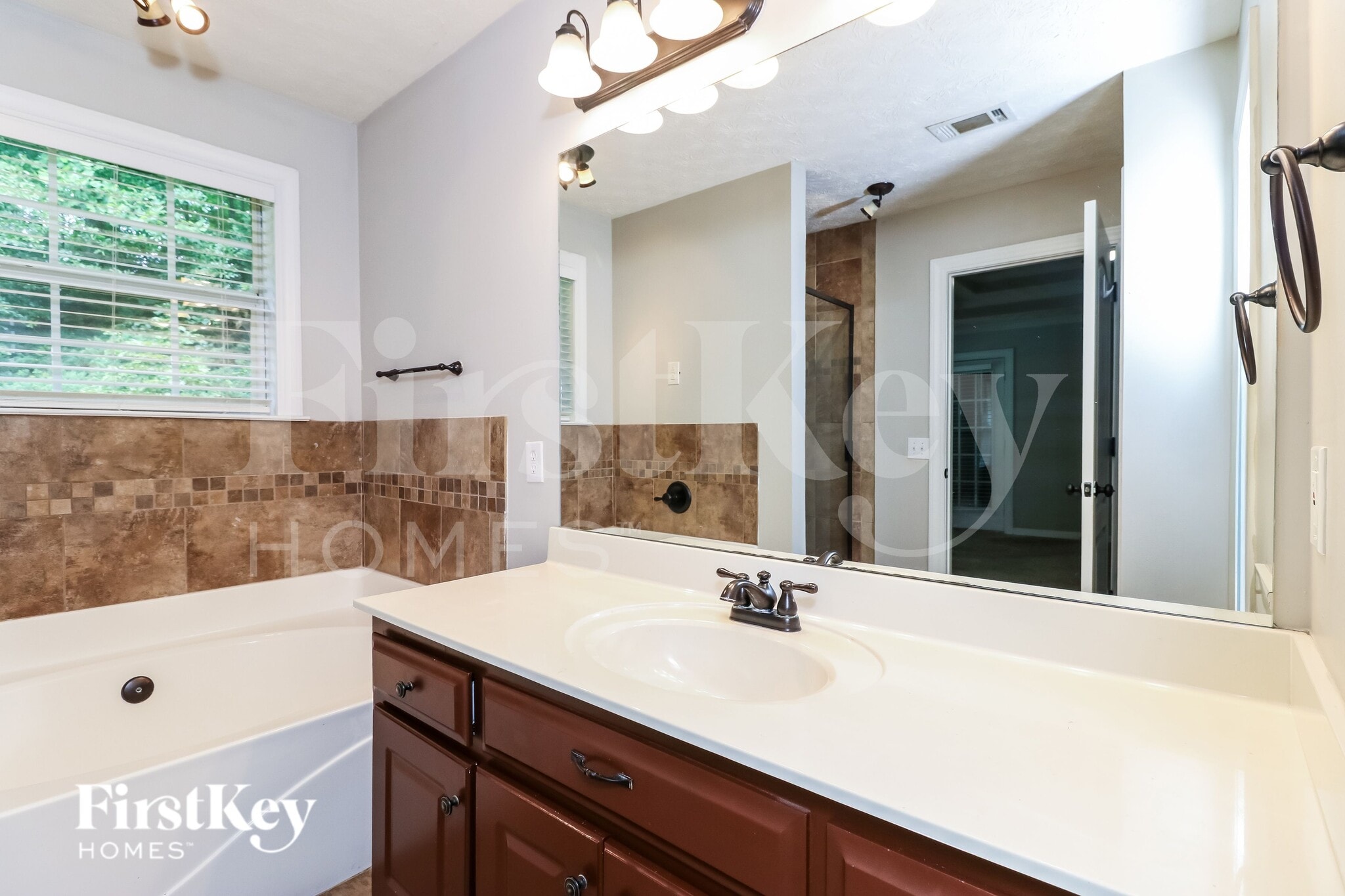 Building Photo - 1335 Enclave Way