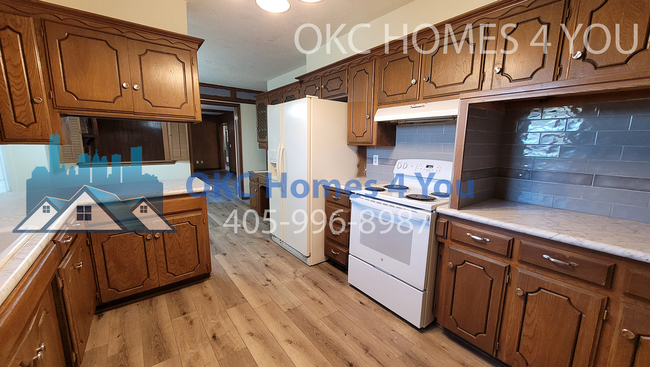 Building Photo - 3 Bed with Lake Hefner View