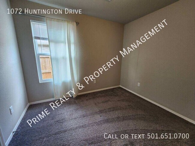 Building Photo - 1072 Huntington Dr