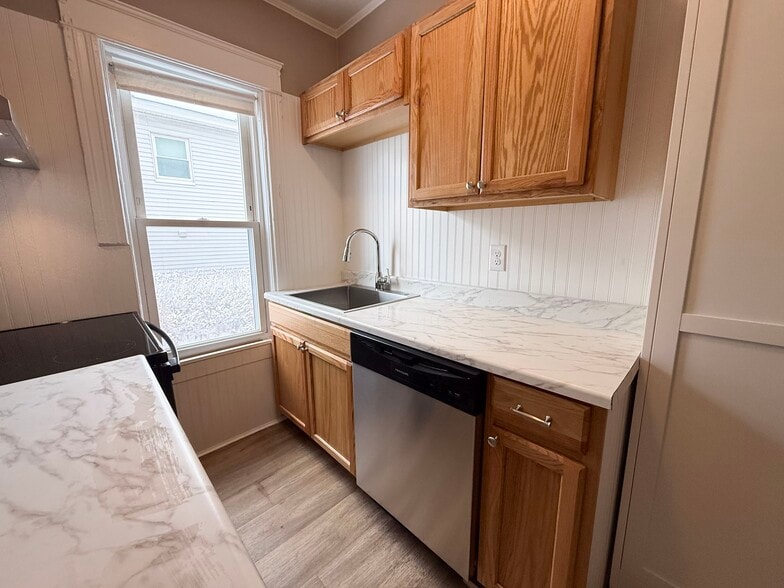Kitchen Cooking Area - 121 Mount Washington St