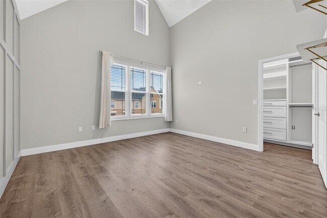 Building Photo - 4362 Tyler Cir N