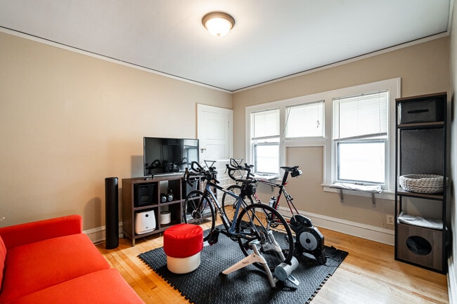 Building Photo - 522 N 65th St