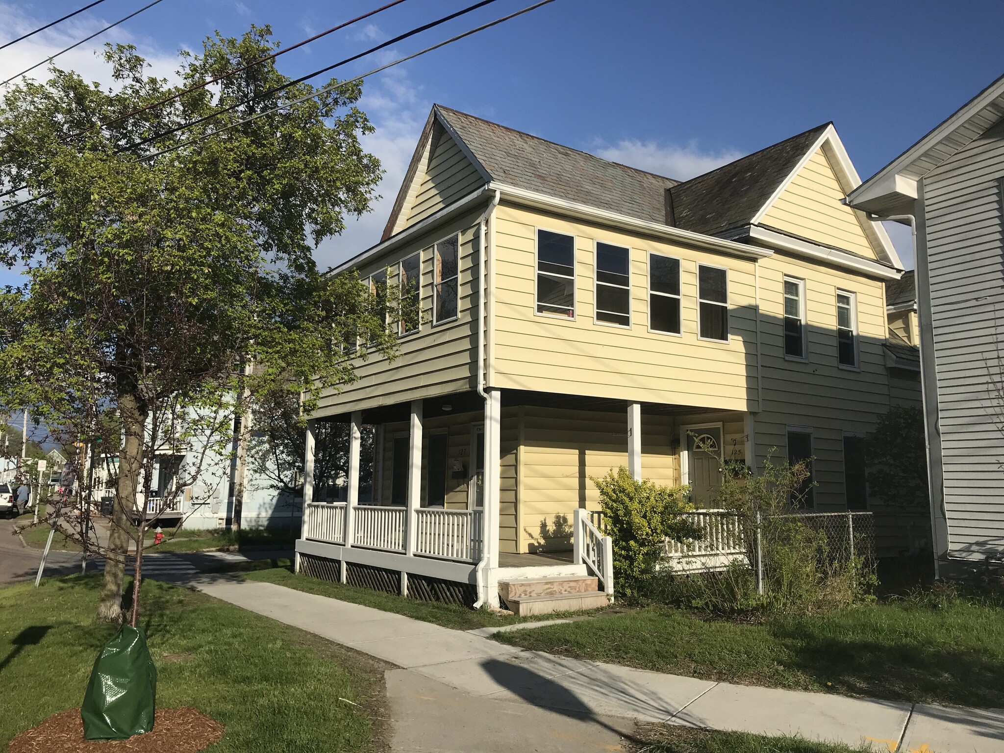 Building Photo - 127 Manhattan Dr