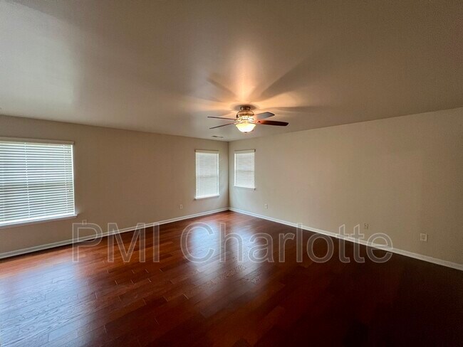 Building Photo - 7001 Mountain Top Ct
