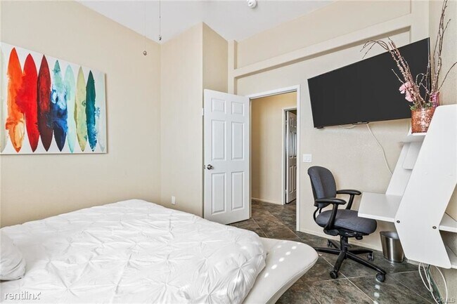 Building Photo - 4 br, 2.5 bath House - 3380 N Avenida San ...