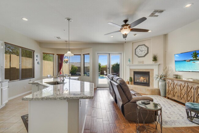 Building Photo - 10601 E Meadowhill Dr