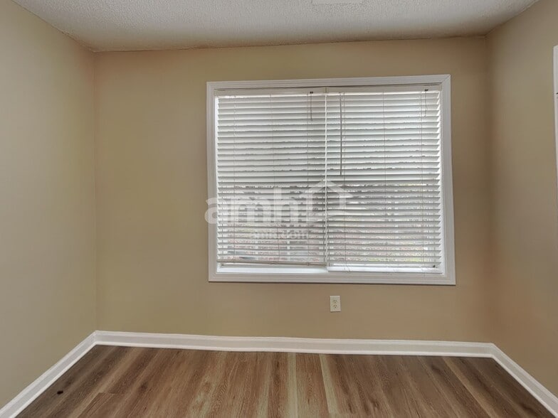 Building Photo - 2075 Reserve Pky