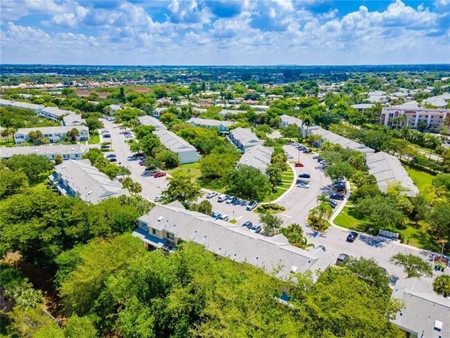 Building Photo - 7813 Sanibel Dr