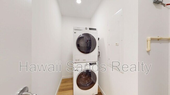 Building Photo - 1515 Liona St