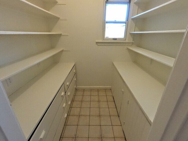 Building Photo - 21 Burr St