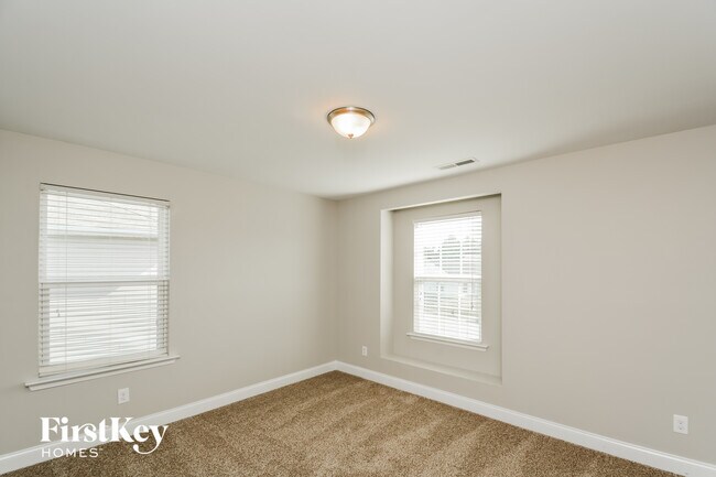 Building Photo - 239 Plymouth Dr