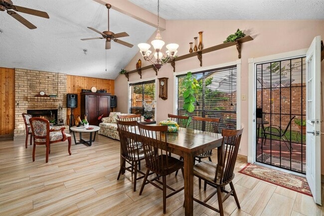Building Photo - 16323 La Luna Dr