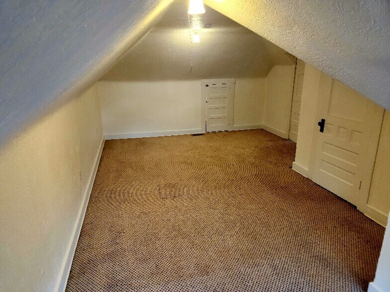 Building Photo - 446 Hower St NE