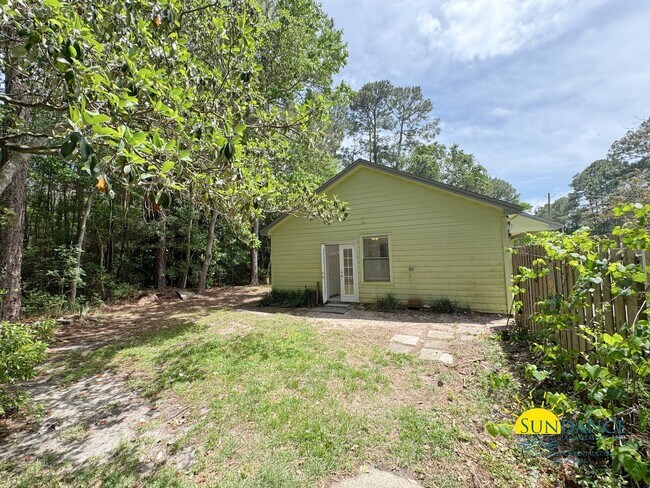Building Photo - Spacious 3 Bedroom Home in Mary Esther!