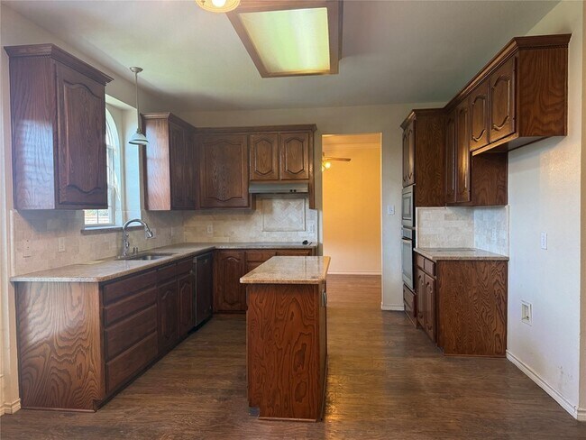 Building Photo - 1438 Kingsley Dr